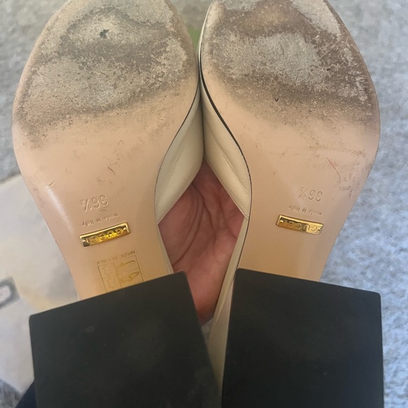 Classic buckle Gucci heels. - Picture 5 of 11